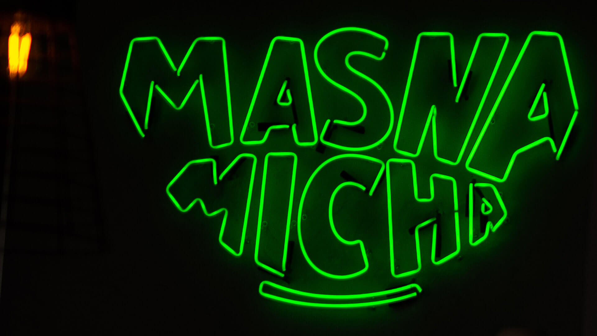 Neon bord voor het Macha Micha restaurant in Gdansk